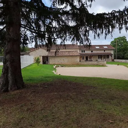 Du Louvanto بيت للعطل