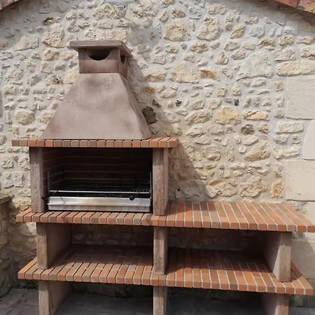 بيت للعطل Du Louvanto