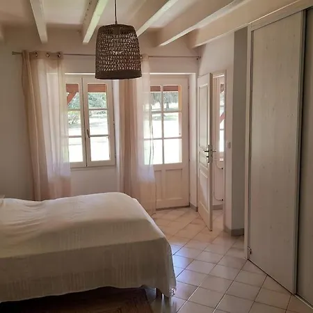 بيت للعطل Du Louvanto